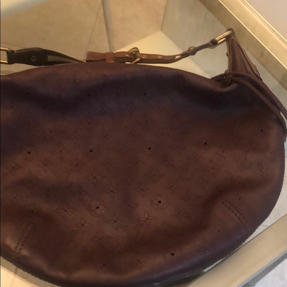 LOUIS VUITTON Mahina Onatah GM - Picture 9 of 10